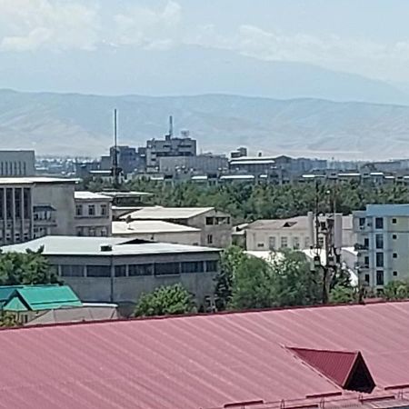 White Apartment With Panoramic View In The Center بيشكيك المظهر الخارجي الصورة