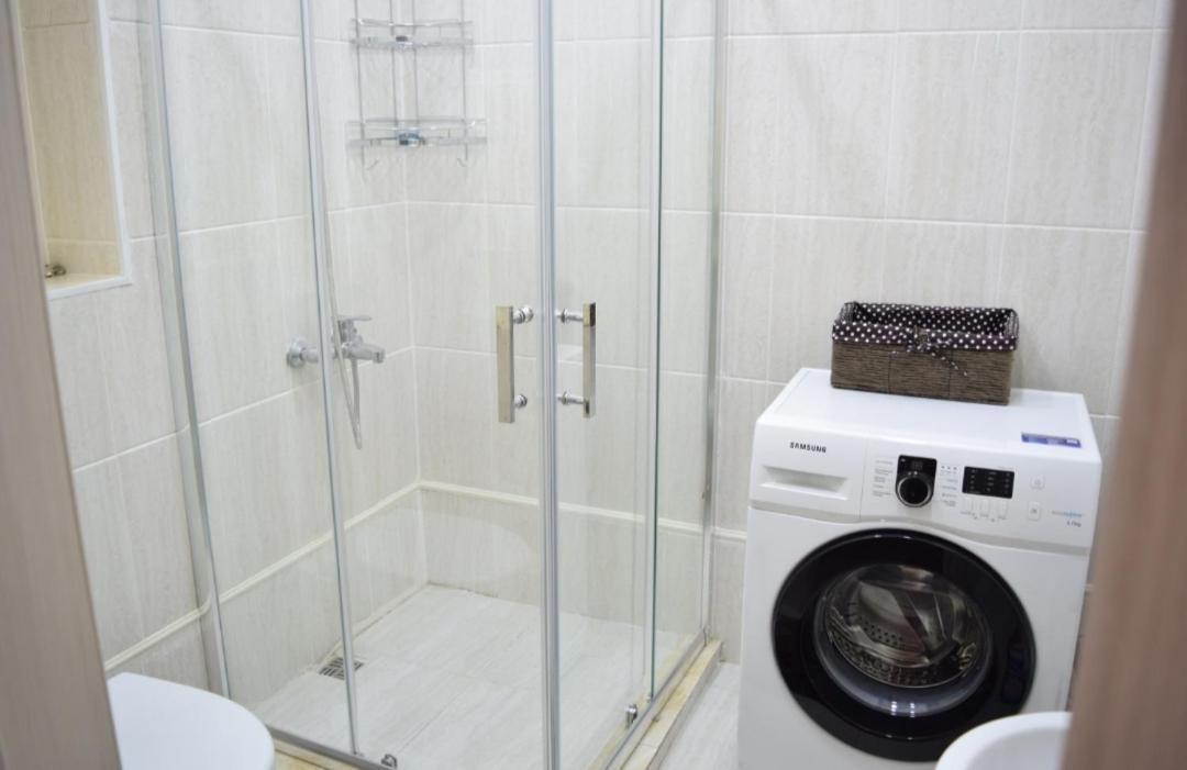 White Apartment With Panoramic View In The Center بيشكيك المظهر الخارجي الصورة