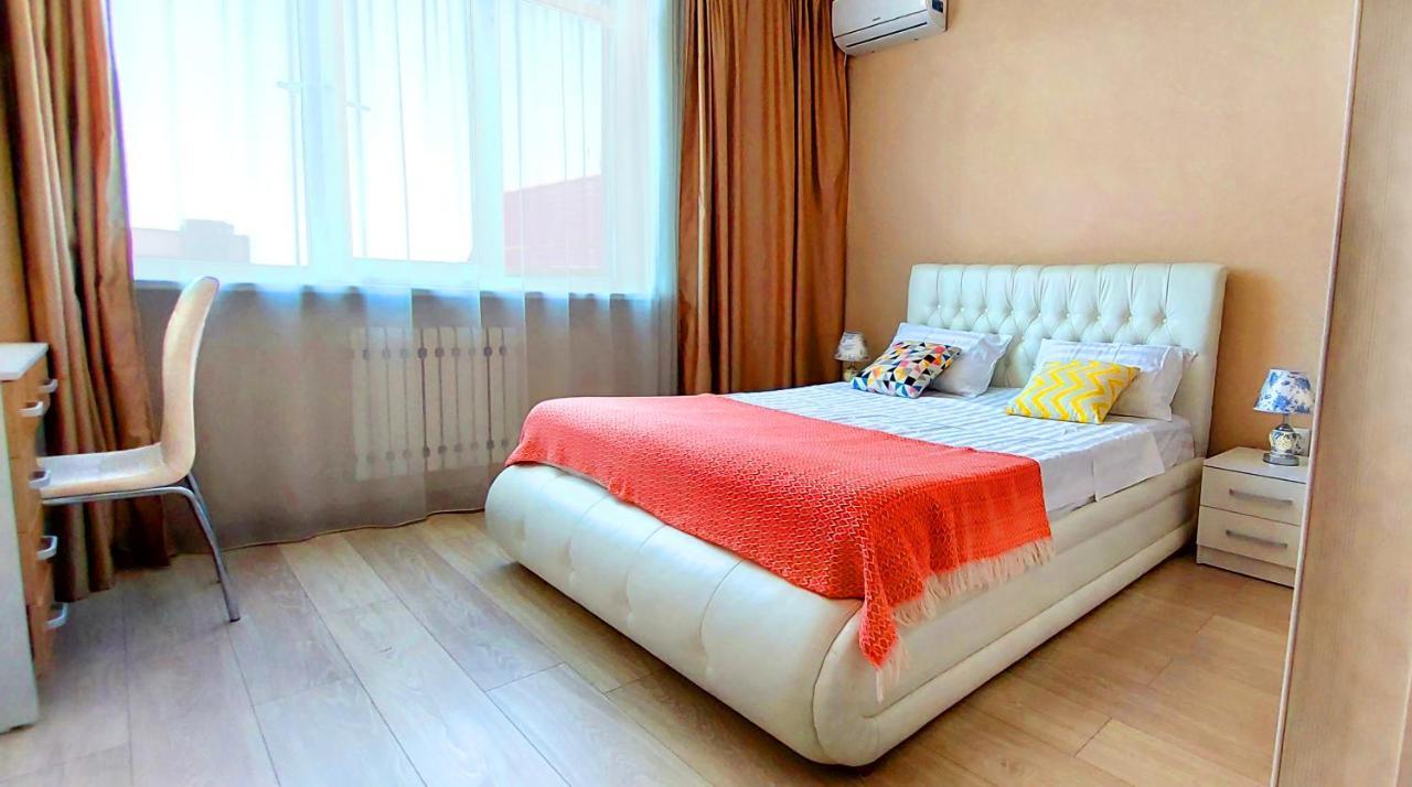 White Apartment With Panoramic View In The Center بيشكيك المظهر الخارجي الصورة