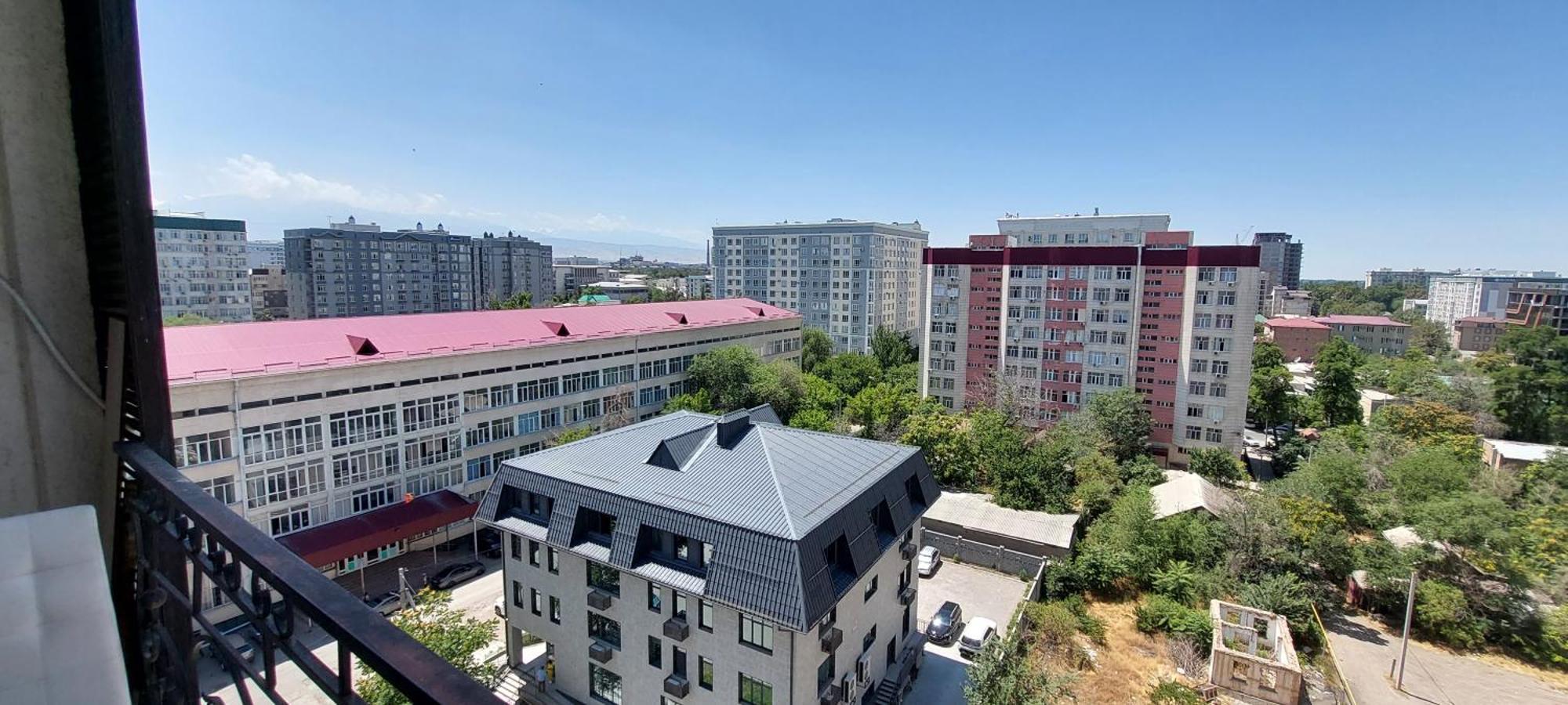White Apartment With Panoramic View In The Center بيشكيك المظهر الخارجي الصورة